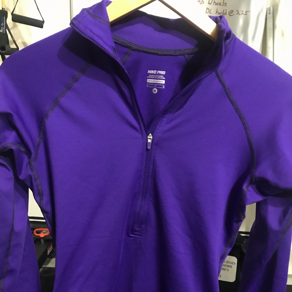 BEAUTIFUL Nike DriFit Women’s Running Top